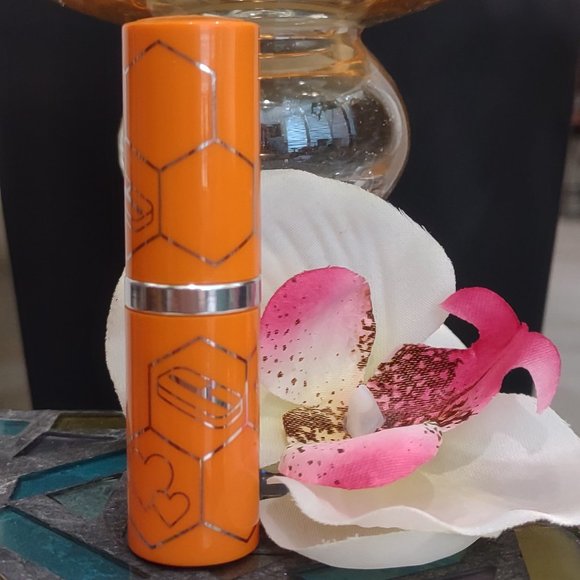 Clinique Dramatically Different Lipstick (Tender-Heart) - Picture 2 of 4